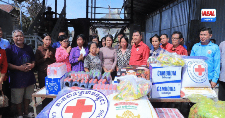 កាកបាទក្រហមកម្ពុជាខេត្តកណ្ដាល នាំយកអំណោយជួយដល់ប្រជាពលរដ្ឋរងគ្រោះដោយអគ្គិភ័យនៅស្រុកកៀនស្វាយ